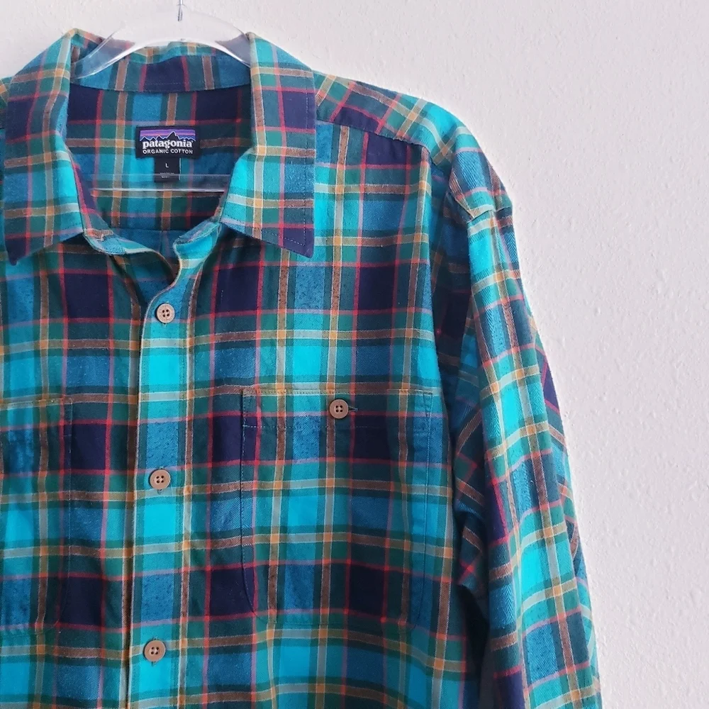 Patagonia Plaid Long Sleeve Button Down Top